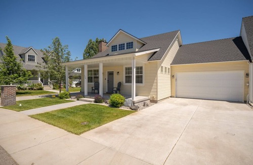 Rexburg House | Charming Modern Retreat in Rexburg