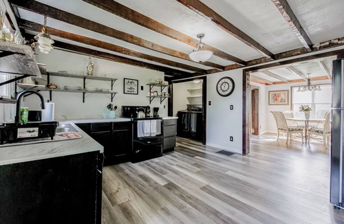 Allenton House | Charming old farmhouse, spacious 2-bedroom on 2+ acres
