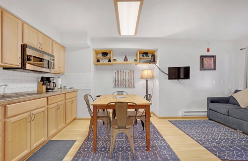 Four O'Clock Condo | Charming One-Bedroom. Walk to Town, Near Hiking/Biking l wp33b