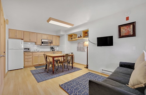 Four O'Clock Condo | Charming One-Bedroom. Walk to Town, Near Hiking/Biking l wp33b