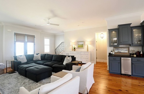 Oxford House | Charming Oxford Townhome - Minutes to Ole Miss and The Square! Sleeps 1-10
