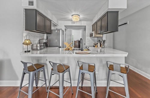 Mount Mourne Condo | "Charming Penthouse with Quaint Cove & Pool Views at Lake Norman!"