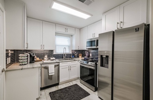 Shady Acres House | Charming private home sleeps 6 in the Heights near Downtown with fast WiFi, smart TVs, ample parking, and a primary king bed for a comfortable stay.