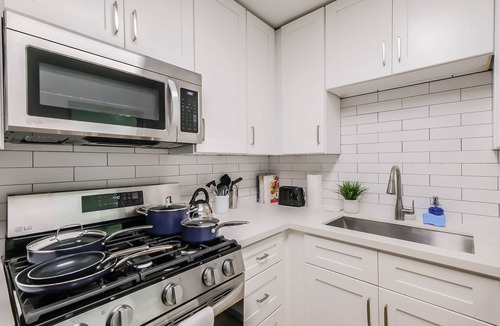 Kempwood House | Charming private home sleeps 6 in Spring Branch with a large fenced yard, fast WiFi, smart TVs, and ample parking—easy access to the Heights & Downtown. Includes a primary king ensuite for added privacy.