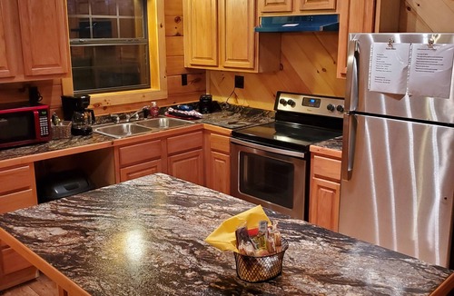 Winona Cabin | Charming ranch style log cabin with AC in scenic Winona