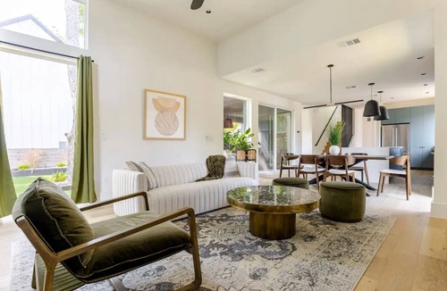 Govalle House | Charming Retreat in Govalle – Private Pool, Spa, and Outdoor Oasis!