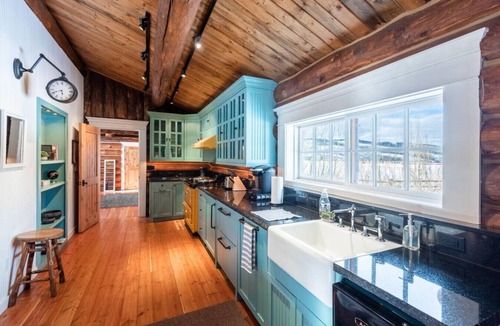 Bondurant Cabin | Charming, Rustic Cabin on River