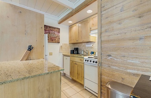 Elkhorn Apartment | Charming, ski-themed studio w/free WiFi, full kitchen - near downtown Sun Valley