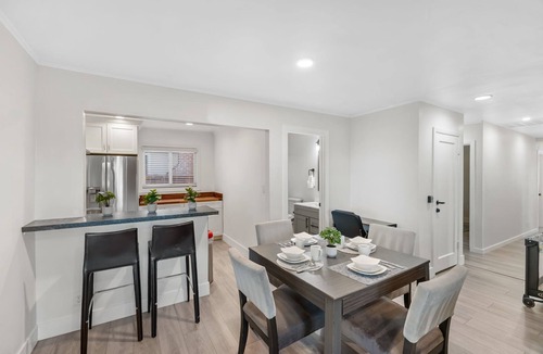 Millbrae House | Charming Sky Cove: SFO Haven