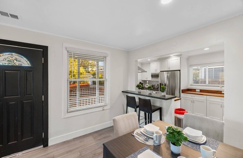 Millbrae House | Charming Sky Cove: SFO Haven