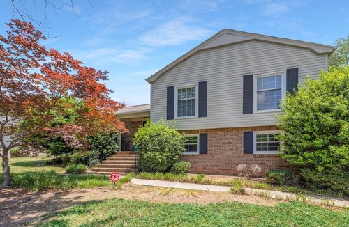 SouthPark House | Charming SouthPark home, fenced-in yard