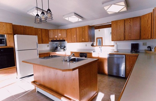 Whitehall House | Charming, Spacious, Contemporary Mountain Retreat