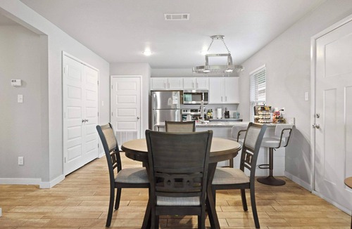 Fort Smith House | Charming Stay 2BR Duplex WorkSpace NearAttractions