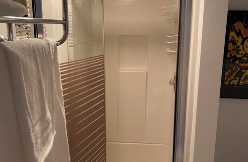 Uptown Apartment | Charming studio in Uptown Minneapolis near Lake of the Isles
