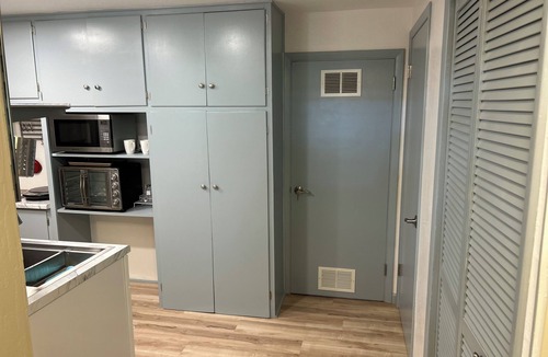 Coeur d'Alene Apartment | Charming studio with WiFi and AC in lovely Location in Sanders Beach Nbrhd, CDA