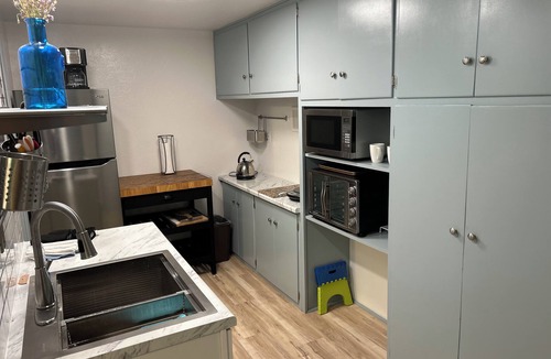 Coeur d'Alene Apartment | Charming studio with WiFi and AC in lovely Location in Sanders Beach Nbrhd, CDA