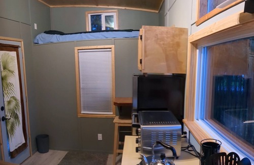 Everson House | Charming tiny house bungalow at Nugents Corner with WiFi & Baker Mt close by.