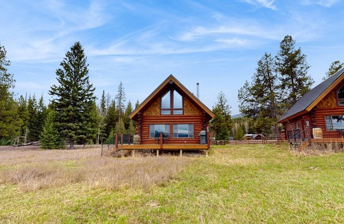Polebridge Cabin | Charming two-story cabin with a wood stove - near Glacier National Park