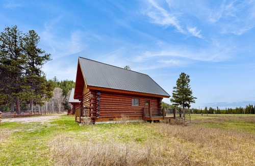 Polebridge Cabin | Charming two-story cabin with a wood stove - near Glacier National Park