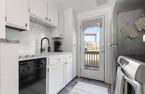 Fourth Ward House | Charming Uptown Charlotte Loft-style townhome with Private Garage!