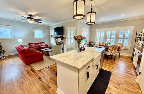 Southern Pines House | Charming Walkable Downtown Southern Pines 3 bed/2-1/2 Bath!