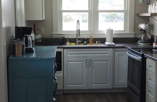 Issue House | Charming & Walkable 1905 Farmhouse Stroll to Shops, Shore & Beach Fun