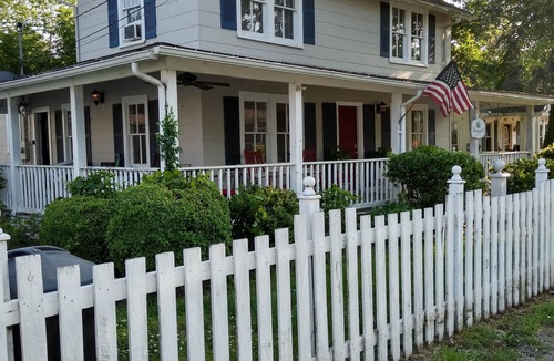 Issue House | Charming & Walkable 1905 Farmhouse Stroll to Shops, Shore & Beach Fun