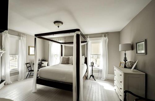 Berlin Center House | Charming Weekend Getaway Located on a Vineyard near Cleveland, Ohio