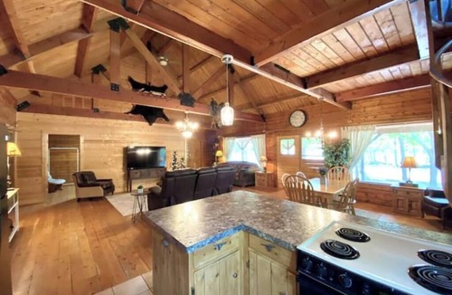 Idaho Falls Apartment | Charmingly Rustic, Mountain River Ranch Cabin