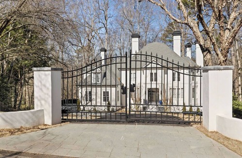 Sandy Springs House | Chateau de-Fue