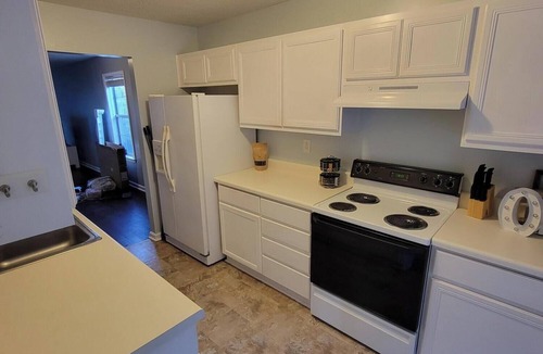 Harbison House | Cheerful 2 bedroom 2bath townhouse (14hv)