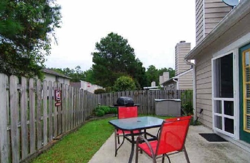 Harbison House | Cheerful 2 bedroom 2bath townhouse (14hv)
