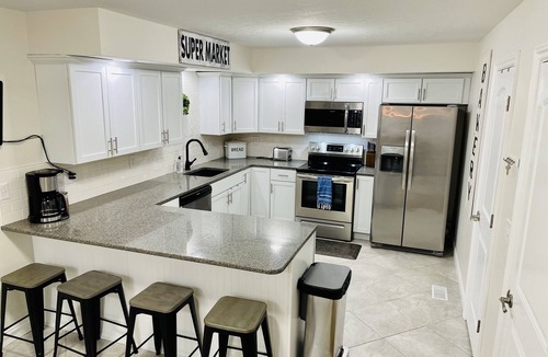 Newburgh House | Cheerful 4-Bed 2.5-Bath Home