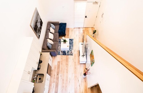 Wilshire Apartment | Chic 1-Bedroom Loft in Hollywood 10 Min From Downtown