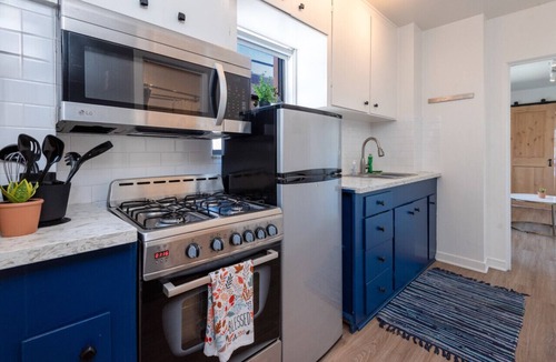 Los Angeles County Apartment | Chic 1BR Apartment in Lively Venice Area