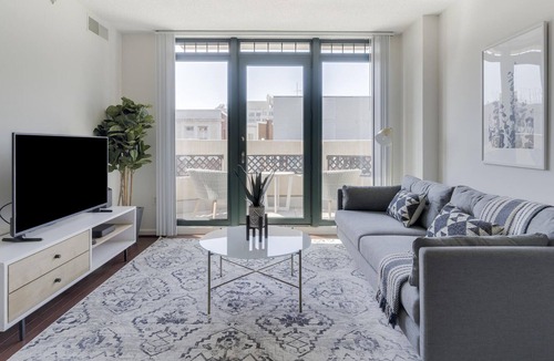 Logan Circle Apartment | Chic 1BR in DC near Metro, Gym + Rooftop Pool
