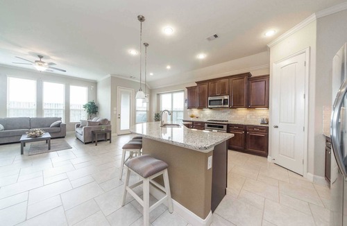 Cypress House | Chic 4BR Living｜Pet-Friendly｜Garage Included｜Lush Backyard｜Flexible Lease #41228