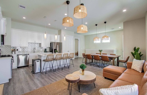 Northside House | Chic & Central 3-BD/2.5-BA, Mins to DT & Midtown