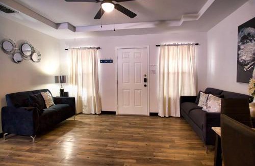 Eagle Pass Apartment | Chic & Cozy 2 bedroom - 1 bathroom - RATED BEST