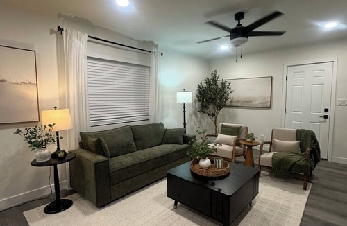 Porterville House | Chic & Cozy Getaway Near Downtown Porterville