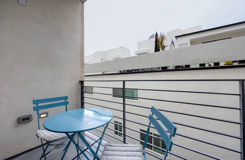 Palms Apartment | Chic Culver City 1BR w/Pool, Gym & Sundeck, nr 405, by Blueground