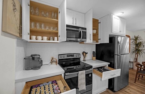 Foster Place House | Chic Haus One-Story Home Gated, Near Med Center