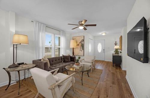 Foster Place House | Chic Haus One-Story Home Gated, Near Med Center