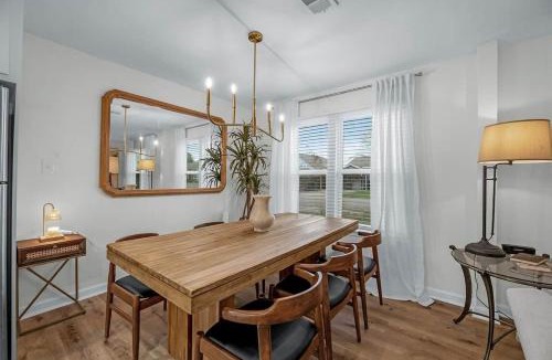 Foster Place House | Chic Haus One-Story Home Gated, Near Med Center