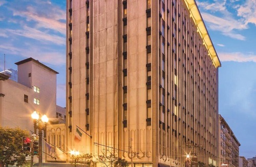 Union Square Condo | Chic King Suite at Wyndham Donatello in SF