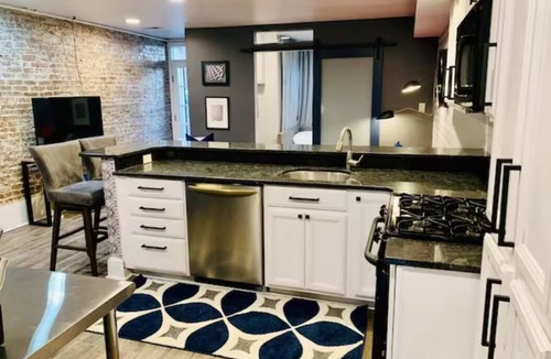 Shaw Apartment | Chic Modern Retreat With Complimentary Parking