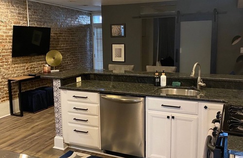 Shaw Apartment | Chic Modern Retreat With Complimentary Parking