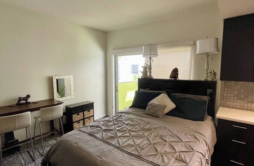 Sunset Park Apartment | Chic studio with AC, WiFi in Santa Monica