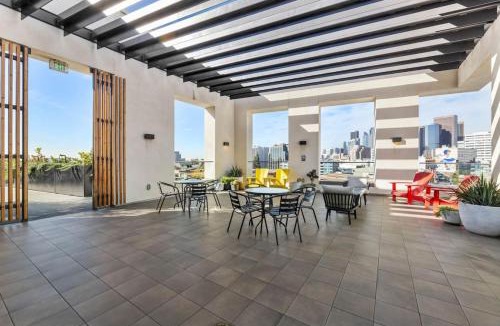 Little Tokyo Apartment | Chic Studio with Stunning DTLA Views, Walk to Metro