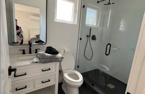 Miracle Mile Apartment | Chic studio with WiFi and AC in fabulous Los Angeles
